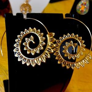 Super cute pair of earrings I have a silver pair as well